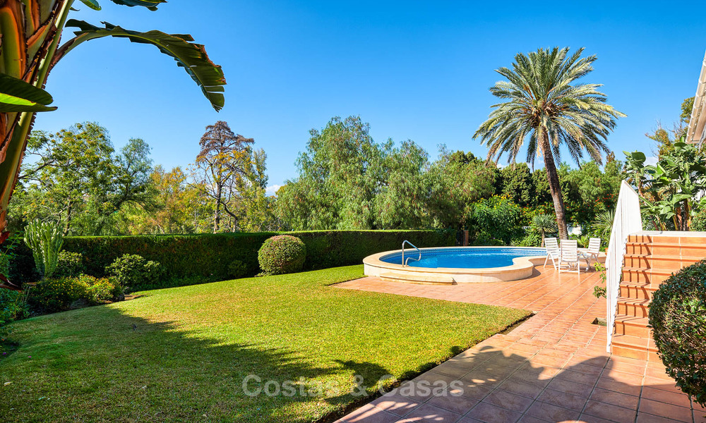 Villa de golf en venta, de estilo andaluz, en primera línea de golf - Marbella 6824