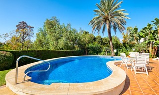 Villa de golf en venta, de estilo andaluz, en primera línea de golf - Marbella 6825 