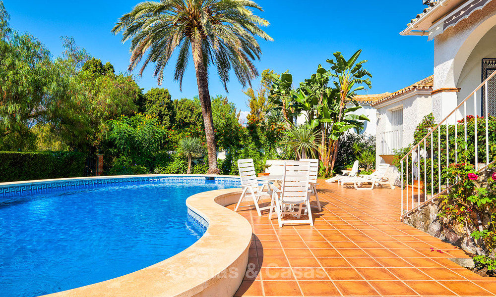 Villa de golf en venta, de estilo andaluz, en primera línea de golf - Marbella 6826