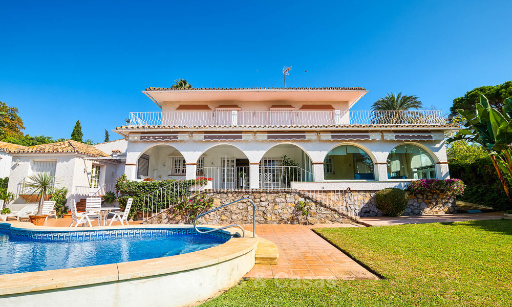 Villa de golf en venta, de estilo andaluz, en primera línea de golf - Marbella 6828