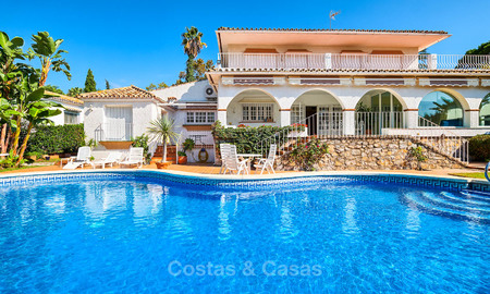 Villa de golf en venta, de estilo andaluz, en primera línea de golf - Marbella 6830