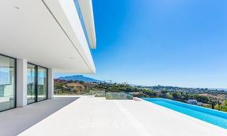 Majestuosa villa moderna con vistas panorámicas al mar en venta, primera línea de golf, Benahavis - Marbella 6861 