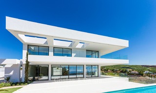 Majestuosa villa moderna con vistas panorámicas al mar en venta, primera línea de golf, Benahavis - Marbella 6862 