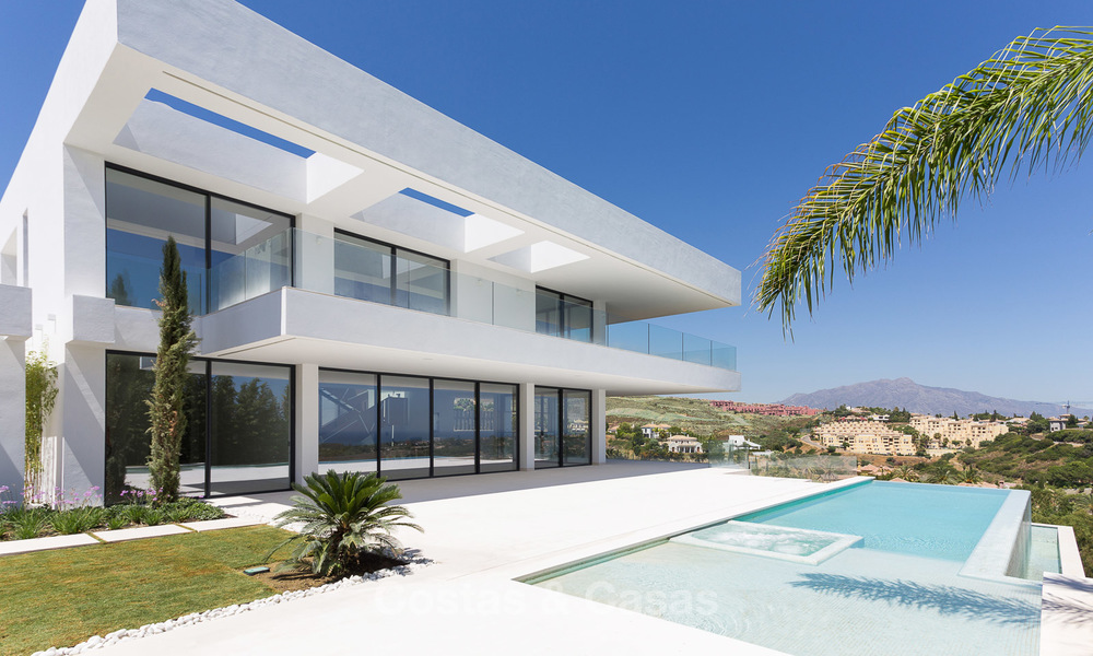 Majestuosa villa moderna con vistas panorámicas al mar en venta, primera línea de golf, Benahavis - Marbella 6863