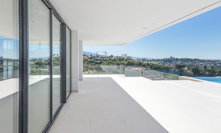 Majestuosa villa moderna con vistas panorámicas al mar en venta, primera línea de golf, Benahavis - Marbella 6837 