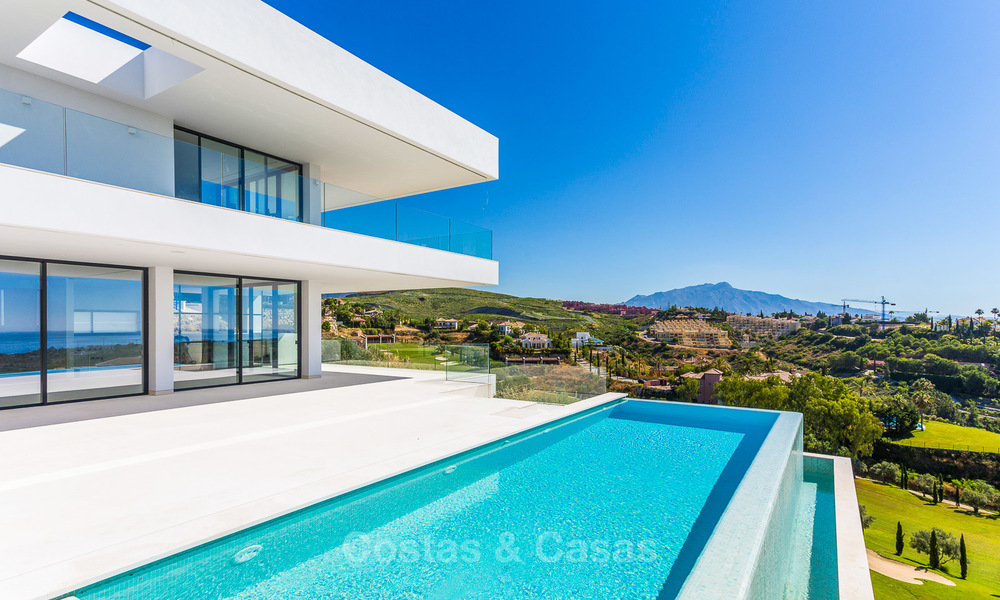 Majestuosa villa moderna con vistas panorámicas al mar en venta, primera línea de golf, Benahavis - Marbella 6838