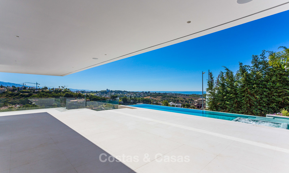 Majestuosa villa moderna con vistas panorámicas al mar en venta, primera línea de golf, Benahavis - Marbella 6839