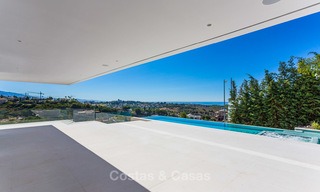Majestuosa villa moderna con vistas panorámicas al mar en venta, primera línea de golf, Benahavis - Marbella 6839 
