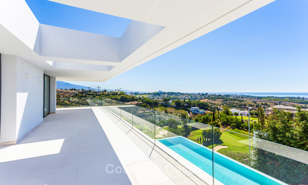 Majestuosa villa moderna con vistas panorámicas al mar en venta, primera línea de golf, Benahavis - Marbella 6843