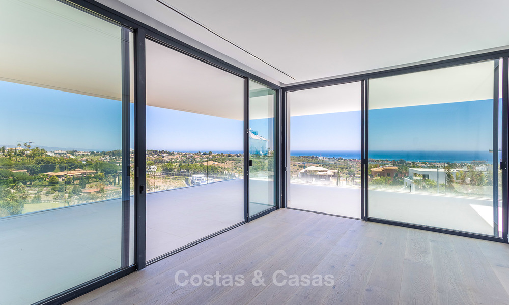 Majestuosa villa moderna con vistas panorámicas al mar en venta, primera línea de golf, Benahavis - Marbella 6844