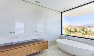 Majestuosa villa moderna con vistas panorámicas al mar en venta, primera línea de golf, Benahavis - Marbella 6845 