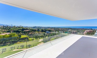 Majestuosa villa moderna con vistas panorámicas al mar en venta, primera línea de golf, Benahavis - Marbella 6849 