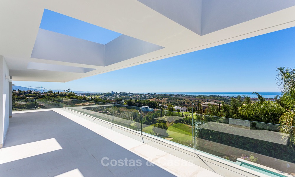 Majestuosa villa moderna con vistas panorámicas al mar en venta, primera línea de golf, Benahavis - Marbella 6851