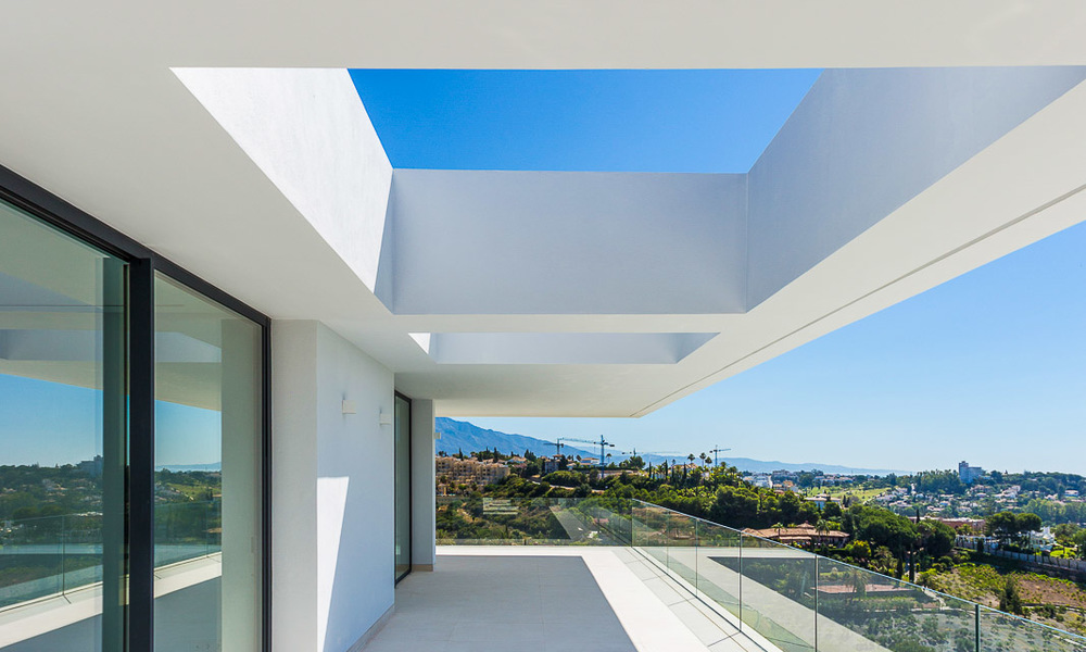 Majestuosa villa moderna con vistas panorámicas al mar en venta, primera línea de golf, Benahavis - Marbella 6854