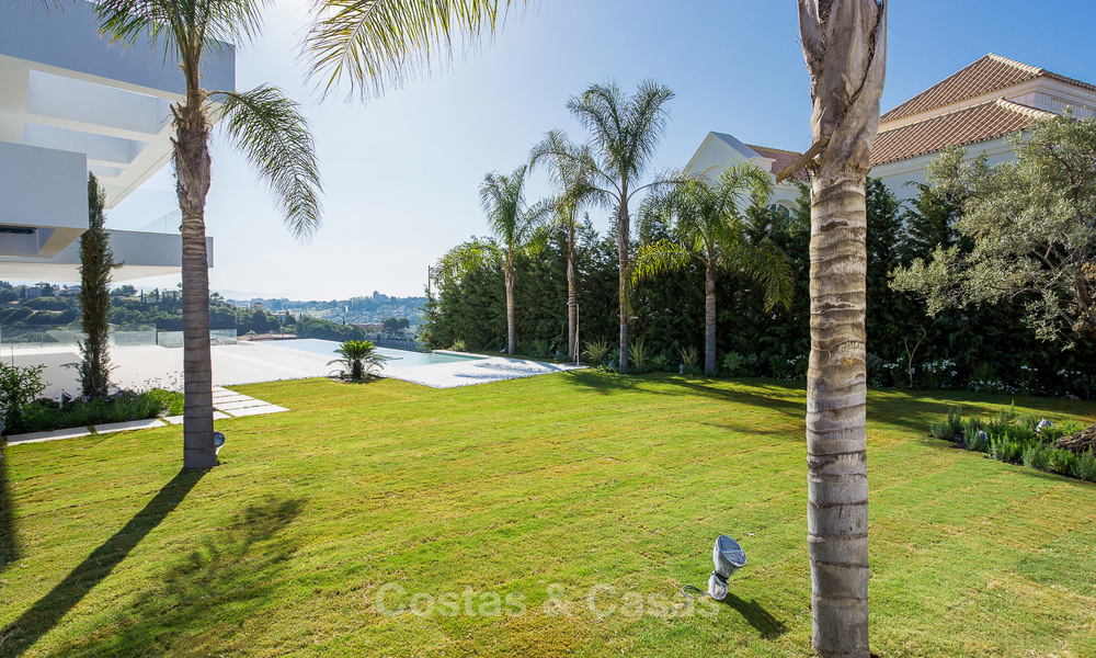 Majestuosa villa moderna con vistas panorámicas al mar en venta, primera línea de golf, Benahavis - Marbella 6857