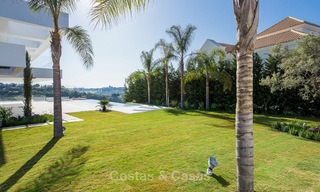 Majestuosa villa moderna con vistas panorámicas al mar en venta, primera línea de golf, Benahavis - Marbella 6857 