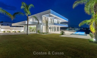 Majestuosa villa moderna con vistas panorámicas al mar en venta, primera línea de golf, Benahavis - Marbella 6875 