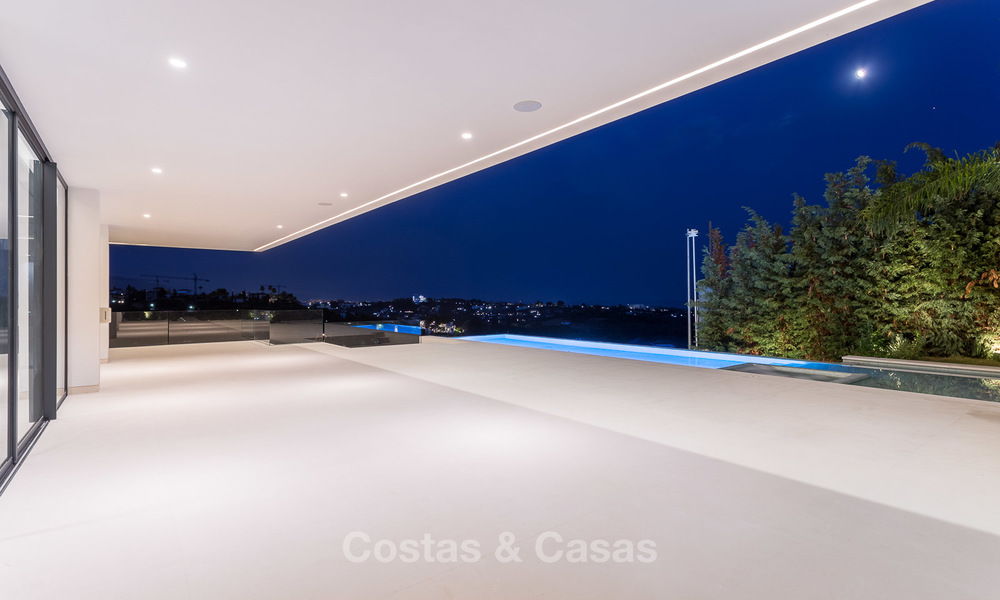 Majestuosa villa moderna con vistas panorámicas al mar en venta, primera línea de golf, Benahavis - Marbella 6876