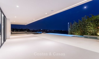 Majestuosa villa moderna con vistas panorámicas al mar en venta, primera línea de golf, Benahavis - Marbella 6876 