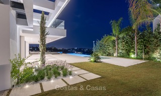 Majestuosa villa moderna con vistas panorámicas al mar en venta, primera línea de golf, Benahavis - Marbella 6878 