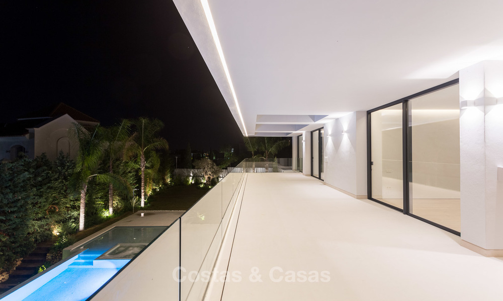 Majestuosa villa moderna con vistas panorámicas al mar en venta, primera línea de golf, Benahavis - Marbella 6870