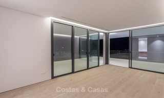 Majestuosa villa moderna con vistas panorámicas al mar en venta, primera línea de golf, Benahavis - Marbella 6871 