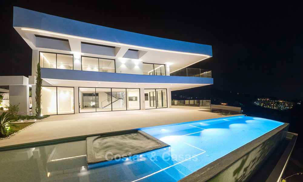 Majestuosa villa moderna con vistas panorámicas al mar en venta, primera línea de golf, Benahavis - Marbella 6874