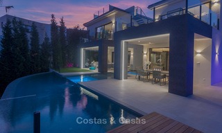 Magnífica villa de diseño de nueva construcción en venta en una exclusiva urbanización, Benahavis - Marbella 6937 