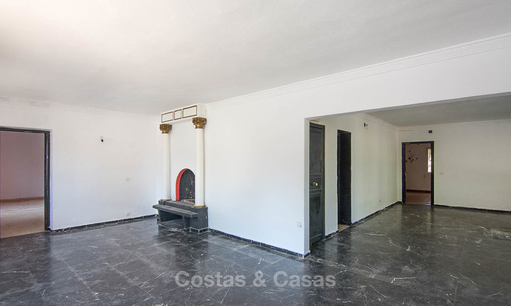 Para ser renovada - Villa en una parcela grande en venta en una ubicación espectacular y privilegiada - Milla de Oro, Marbella 6998