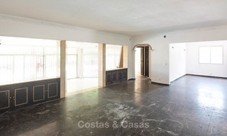 Para ser renovada - Villa en una parcela grande en venta en una ubicación espectacular y privilegiada - Milla de Oro, Marbella 7003 