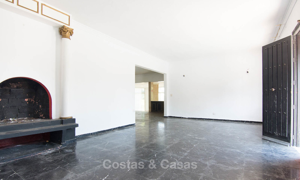 Para ser renovada - Villa en una parcela grande en venta en una ubicación espectacular y privilegiada - Milla de Oro, Marbella 7007