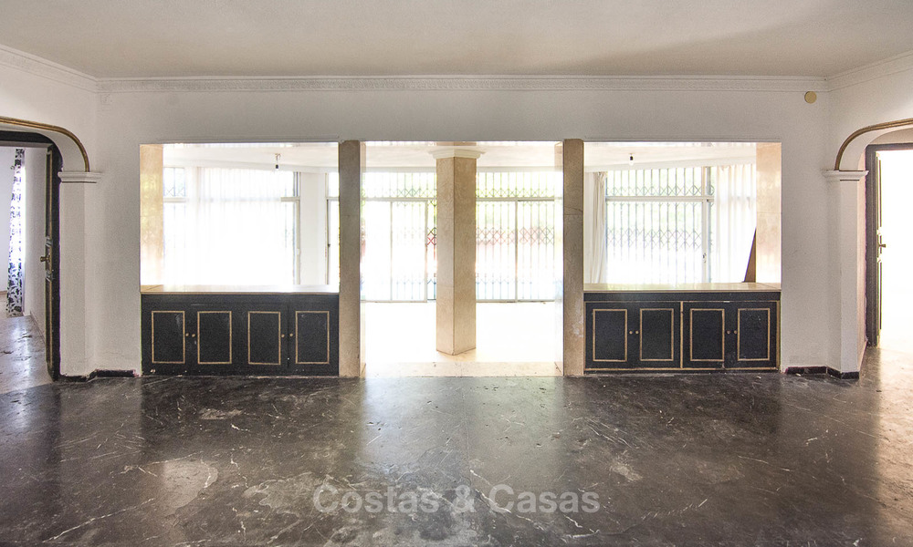 Para ser renovada - Villa en una parcela grande en venta en una ubicación espectacular y privilegiada - Milla de Oro, Marbella 7010