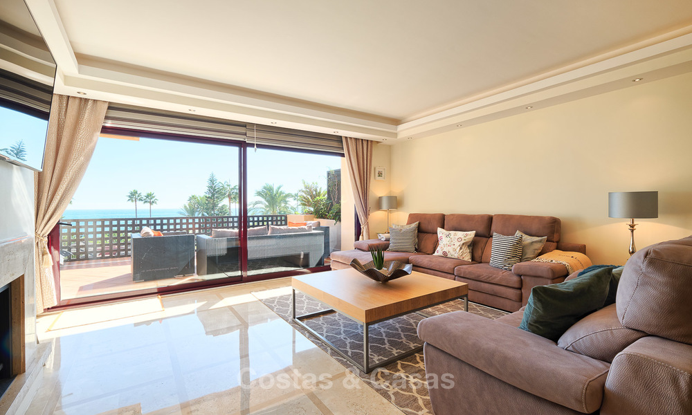Muy atractivo apartamento de lujo frente al mar con fantásticas vistas al mar en venta - New Golden Mile, Marbella 7028