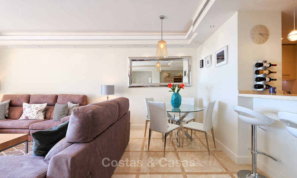 Muy atractivo apartamento de lujo frente al mar con fantásticas vistas al mar en venta - New Golden Mile, Marbella 7029