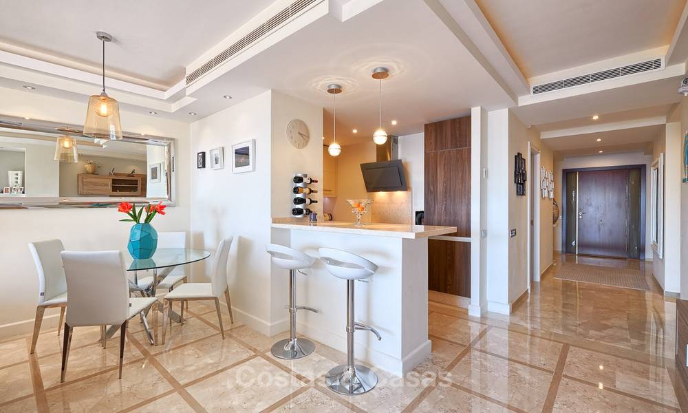 Muy atractivo apartamento de lujo frente al mar con fantásticas vistas al mar en venta - New Golden Mile, Marbella 7030