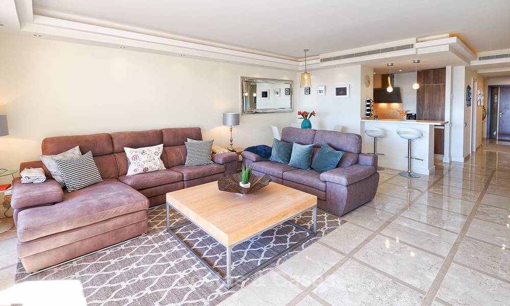Muy atractivo apartamento de lujo frente al mar con fantásticas vistas al mar en venta - New Golden Mile, Marbella 7035