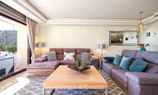Muy atractivo apartamento de lujo frente al mar con fantásticas vistas al mar en venta - New Golden Mile, Marbella 7036 