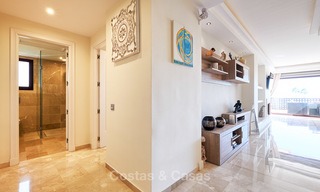 Muy atractivo apartamento de lujo frente al mar con fantásticas vistas al mar en venta - New Golden Mile, Marbella 7037 