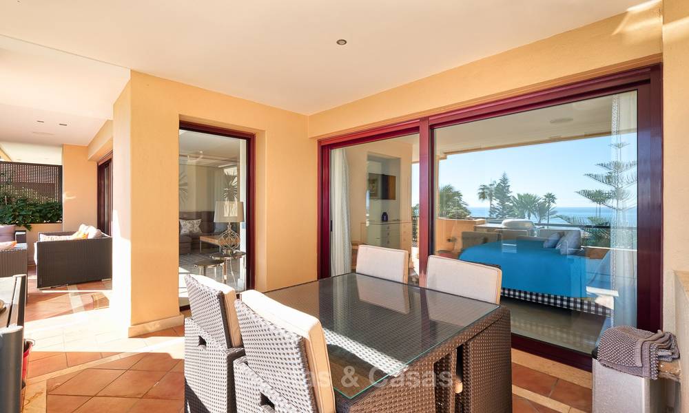 Muy atractivo apartamento de lujo frente al mar con fantásticas vistas al mar en venta - New Golden Mile, Marbella 7045