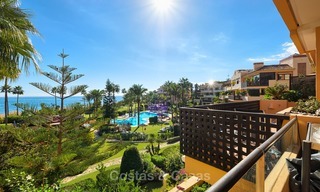 Muy atractivo apartamento de lujo frente al mar con fantásticas vistas al mar en venta - New Golden Mile, Marbella 7046 