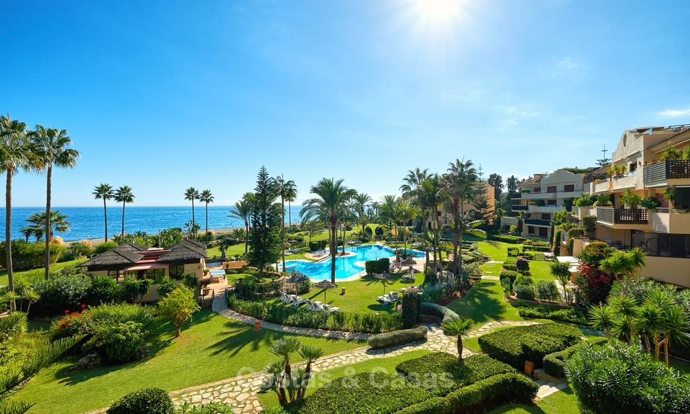 Muy atractivo apartamento de lujo frente al mar con fantásticas vistas al mar en venta - New Golden Mile, Marbella 7049