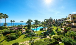 Muy atractivo apartamento de lujo frente al mar con fantásticas vistas al mar en venta - New Golden Mile, Marbella 7049 