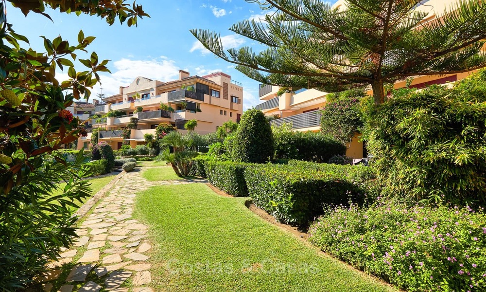 Muy atractivo apartamento de lujo frente al mar con fantásticas vistas al mar en venta - New Golden Mile, Marbella 7051