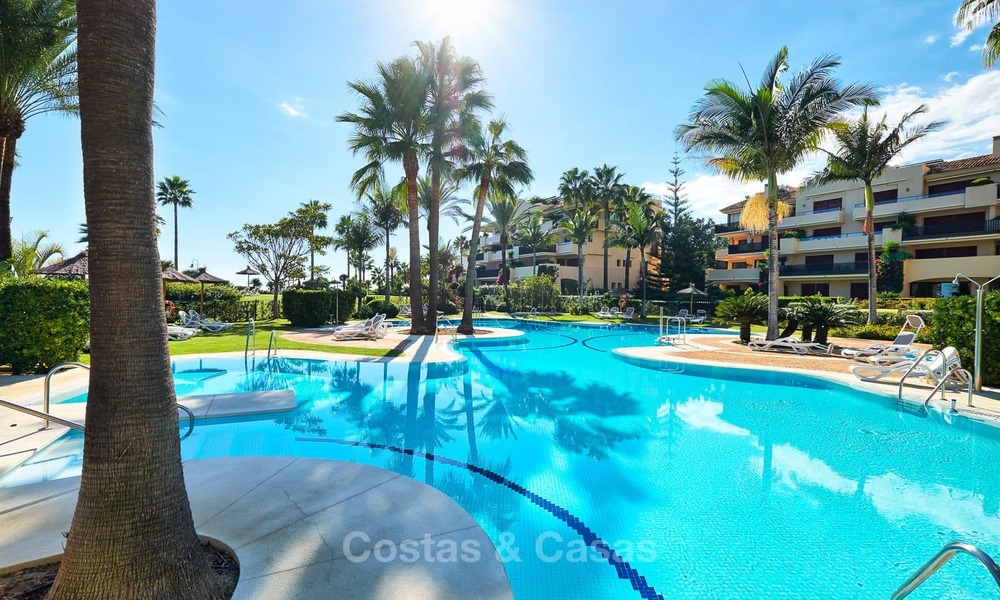 Muy atractivo apartamento de lujo frente al mar con fantásticas vistas al mar en venta - New Golden Mile, Marbella 7053