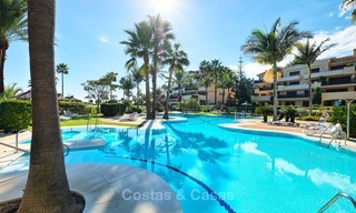 Muy atractivo apartamento de lujo frente al mar con fantásticas vistas al mar en venta - New Golden Mile, Marbella 7053 