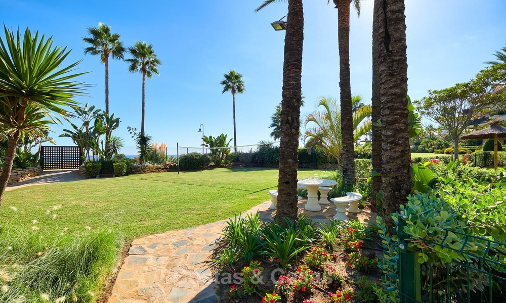 Muy atractivo apartamento de lujo frente al mar con fantásticas vistas al mar en venta - New Golden Mile, Marbella 7054