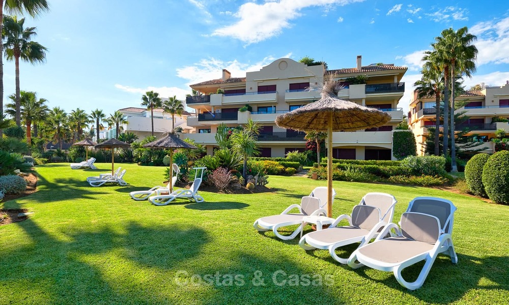 Muy atractivo apartamento de lujo frente al mar con fantásticas vistas al mar en venta - New Golden Mile, Marbella 7056