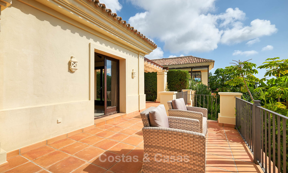 Encantadora y espaciosa villa de estilo clásico con vistas al mar en venta, Benahavis - Marbella 7080