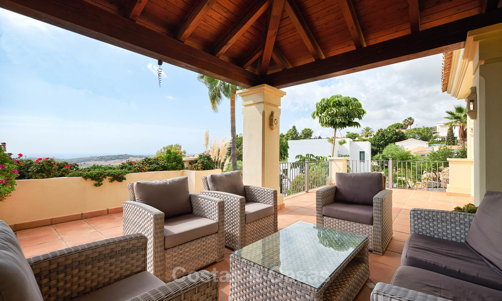 Encantadora y espaciosa villa de estilo clásico con vistas al mar en venta, Benahavis - Marbella 7081