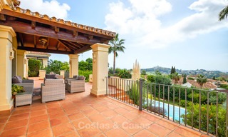 Encantadora y espaciosa villa de estilo clásico con vistas al mar en venta, Benahavis - Marbella 7082 